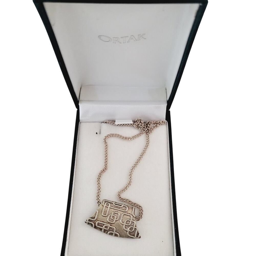 Necklace sliver chain and charm